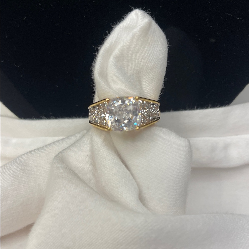 NWOT Ring Gold and Rhinestone Size 10.5